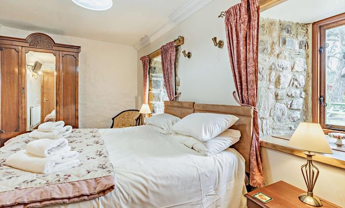 Room 3 (sleeps 2), super king with wet room, with wheelchair access